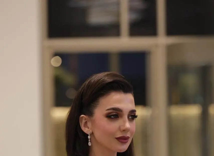 تسريحة ريترو مع سحبة جوانب 